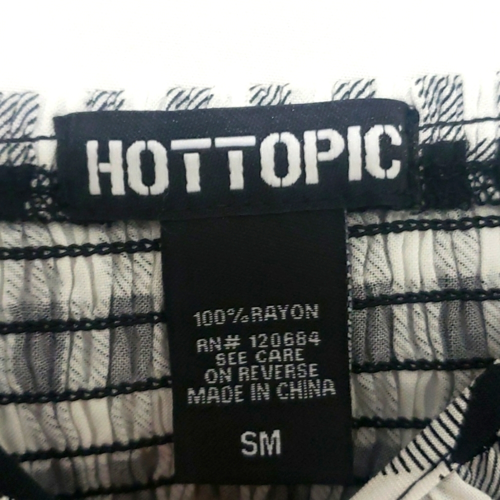 Hot Topic Black and White Buffalo Check Size S - Picture 5 of 7